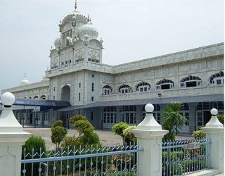 Amritsar to Ludhiana taxi service